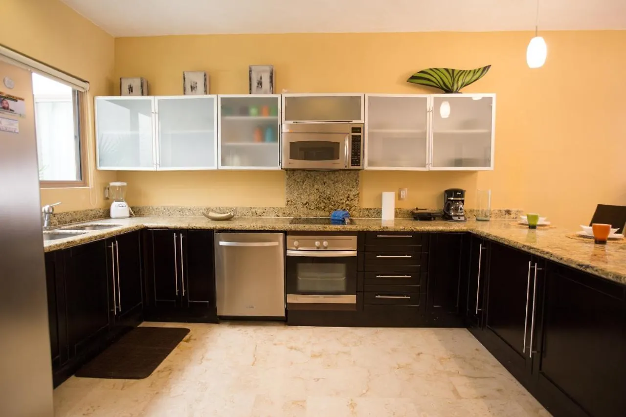 Condominios Corto Maltes Playa del Carmen Mexiko